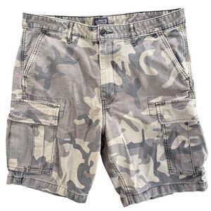 Levi’s camo cargo shorts size 36.